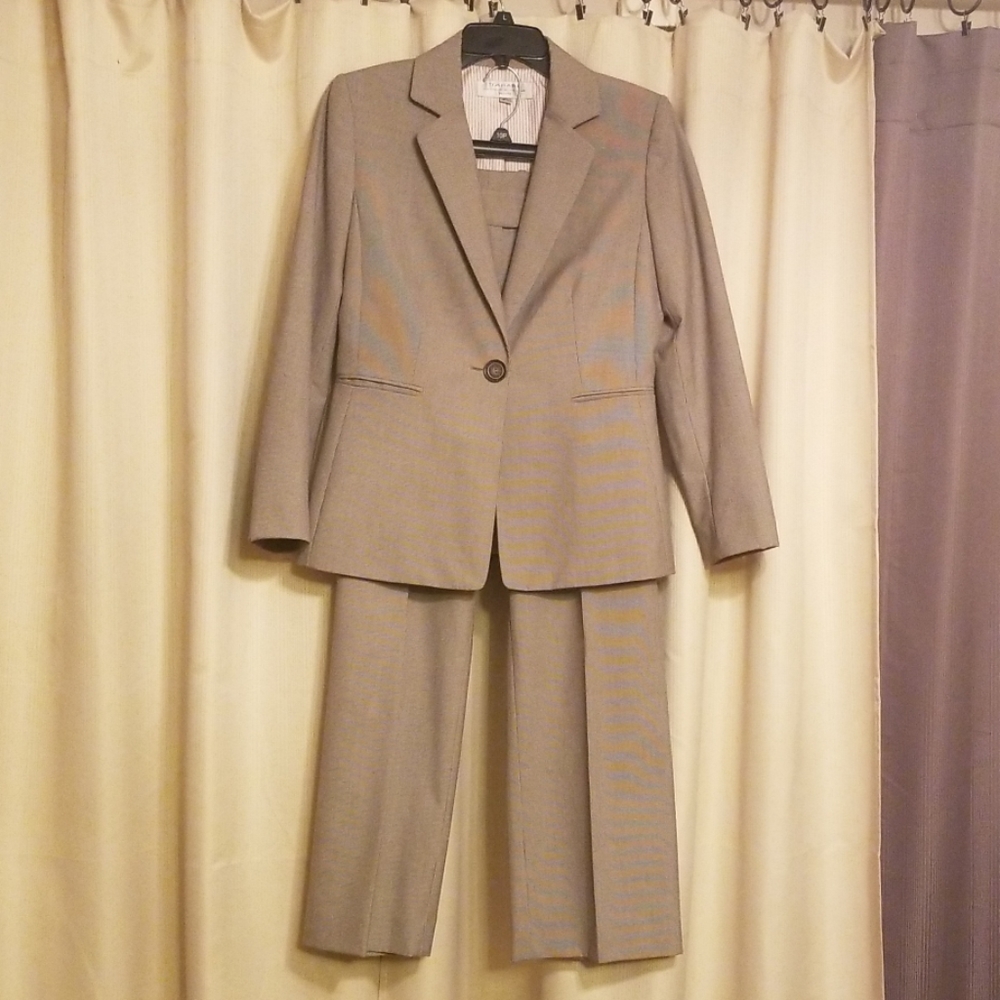 Tahari Suit sz 6p Arthur s Levine Pants